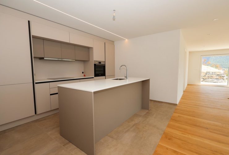 Lumineux 4,5 pièces neuf avec terrasse et vue imprenable à Signèse