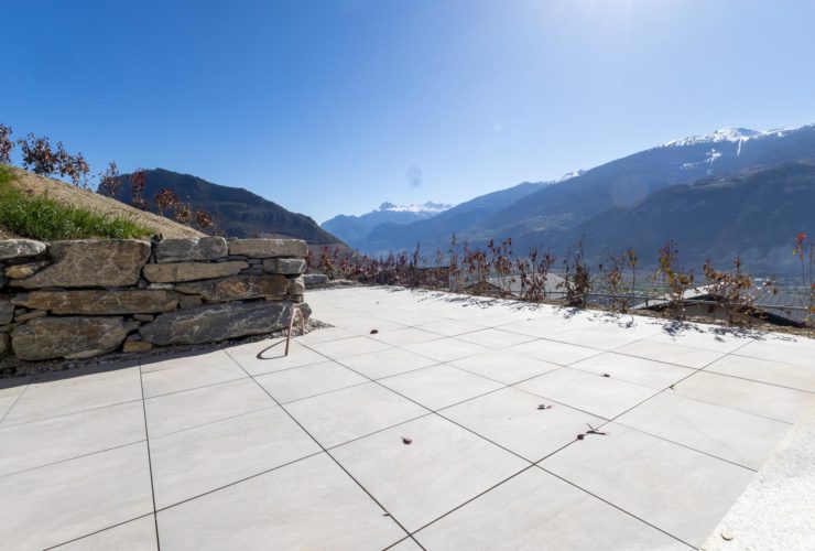 Lumineux 4,5 pièces neuf avec terrasse et vue imprenable à Signèse