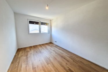 Lumineux 4,5 pièces neuf avec terrasse et vue imprenable à Signèse