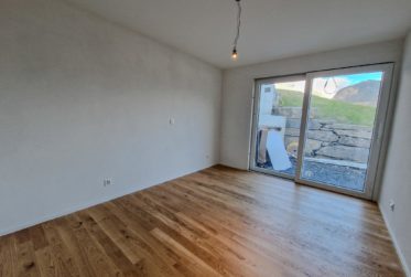 Lumineux 4,5 pièces neuf avec terrasse et vue imprenable à Signèse