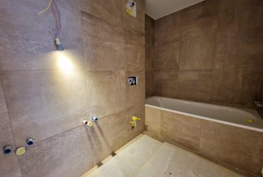 Lumineux 4,5 pièces neuf avec terrasse et vue imprenable à Signèse